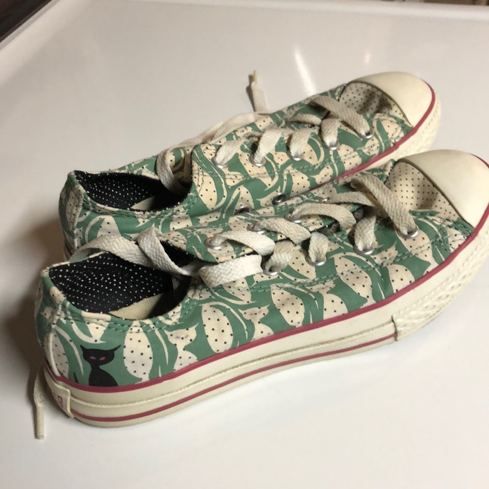 Polka dot cat print converse